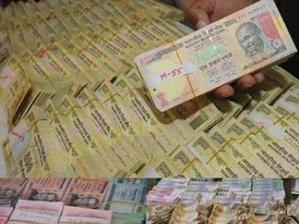 গাড়ির ডিকি খুলতেই ২ কোটি টাকা মূল্যের বাতিল নোট উদ্ধার শিলিগুড়িতে! তদন্তে আয়কর দফতর গাড়ির ডিকি খুলতেই ২ কোটি টাকা মূল্যের বাতিল নোট উদ্ধার শিলিগুড়িতে! তদন্তে আয়কর দফতর
