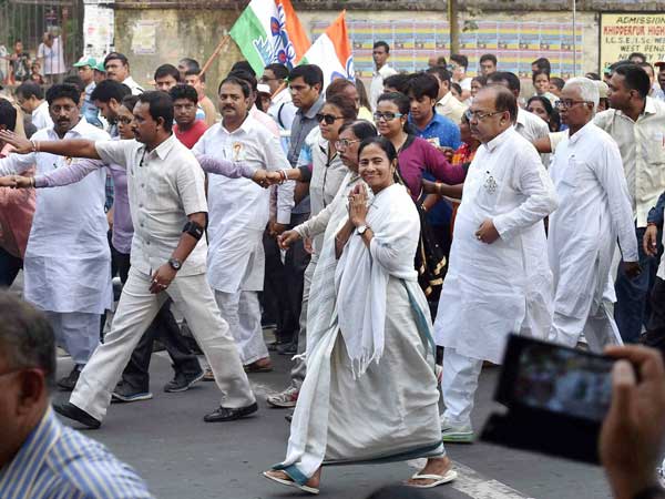 আক্রোশ দিবসে কলকাতার রাজপথে হাঁটবেন মমতা বন্দ্যোপাধ্যায় আক্রোশ দিবসে কলকাতার রাজপথে হাঁটবেন মমতা বন্দ্যোপাধ্যায়