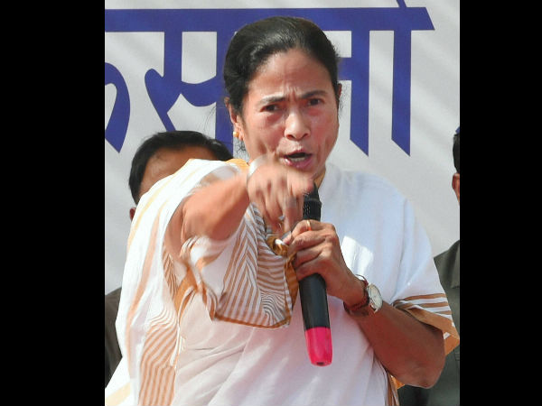 মানুষ কি প্লাস্টিক মানি খাবে, ফের মোদিকে তোপ মমতার মানুষ কি প্লাস্টিক মানি খাবে, ফের মোদিকে তোপ মমতার