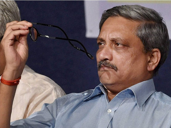 সেনাকে বলে দিয়েছি, কাউকে AK-47 হাতে নিয়ে দেখলেই গুলি করতে : মনোহর পার্রিকর সেনাকে বলে দিয়েছি, কাউকে AK-47 হাতে নিয়ে দেখলেই গুলি করতে : মনোহর পার্রিকর