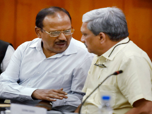 ৩ জওয়ান খুন, পাকিস্তানি সেনার জবাব দিতে দিল্লিতে বৈঠকে এনএসএ ৩ জওয়ান খুন, পাকিস্তানি সেনার জবাব দিতে দিল্লিতে বৈঠকে এনএসএ