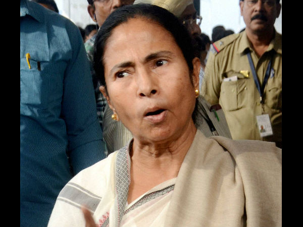 মোদী জমানায় এটিএম মানে 'আয়েগা তব মিলেগা': তীব্র কটাক্ষ মমতার মোদী জমানায় এটিএম মানে 'আয়েগা তব মিলেগা': তীব্র কটাক্ষ মমতার