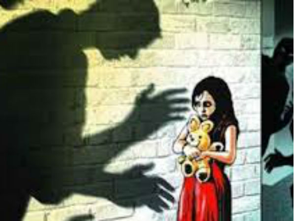 হায়দ্রাবাদে দুই নাবালিকাকে ধর্ষেণের অভিযোগে গ্রেফতার বাবা-ছেলে! হায়দ্রাবাদে দুই নাবালিকাকে ধর্ষেণের অভিযোগে গ্রেফতার বাবা-ছেলে!