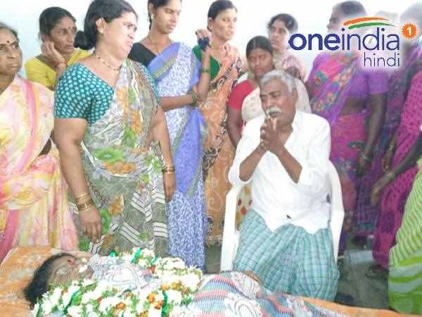 ৫০০ ও ১০০০ টাকার নোট বাতিলের ঘোষণা শুনে আত্মহত্যা তেলেঙ্গানার মহিলা ৫০০ ও ১০০০ টাকার নোট বাতিলের ঘোষণা শুনে আত্মহত্যা তেলেঙ্গানার মহিলা