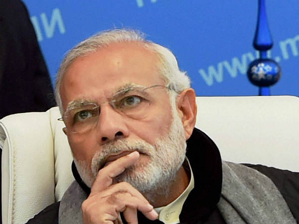পাশে রয়েছেন প্রধানমন্ত্রী