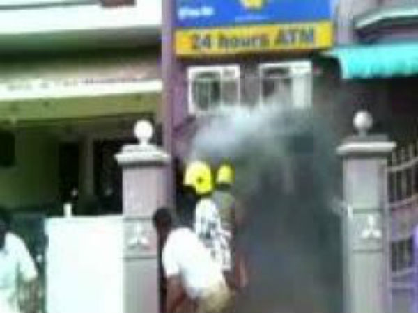 বন্ধ এটিএম রহস্য-আগুনে পুড়ে ছাই, কালনায় উত্তেজনা বন্ধ এটিএম রহস্য-আগুনে পুড়ে ছাই, কালনায় উত্তেজনা