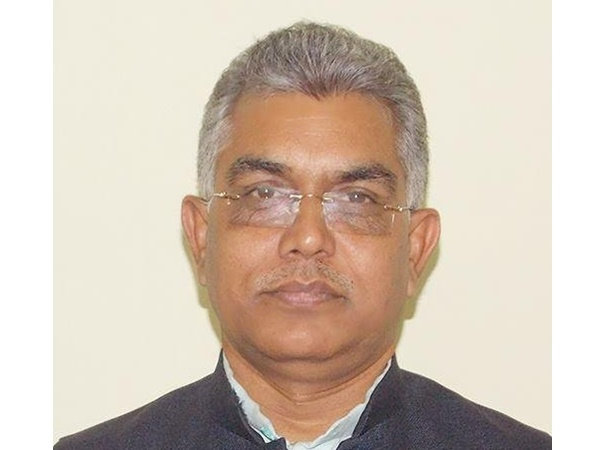 অস্বস্তি ঢাকলেন দিলীপ