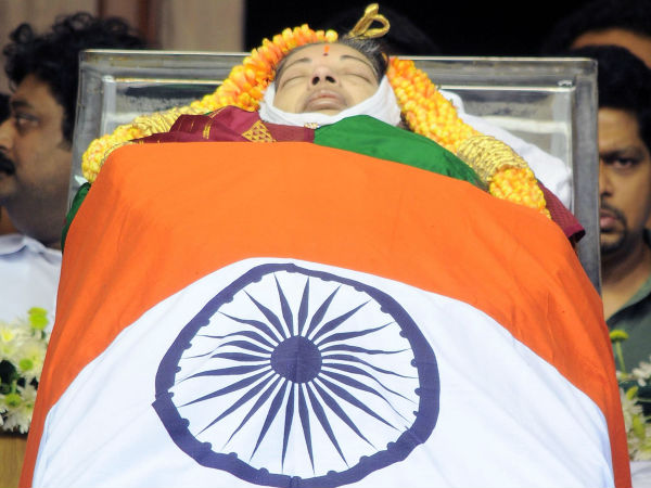 জয়ললিতার প্রয়াণ : আম্মার শোকে এখনও পর্যন্ত ৭৭ জনের মৃত্যু হয়েছে! জয়ললিতার প্রয়াণ : আম্মার শোকে এখনও পর্যন্ত ৭৭ জনের মৃত্যু হয়েছে!