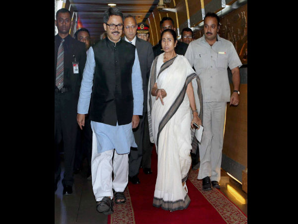 মুখ্যমন্ত্রীর সংস্কারে দফতর কমলেও মন্ত্রী কমল না, ‘বেকার’ হলেন ১১ সচিব মুখ্যমন্ত্রীর সংস্কারে দফতর কমলেও মন্ত্রী কমল না, ‘বেকার’ হলেন ১১ সচিব