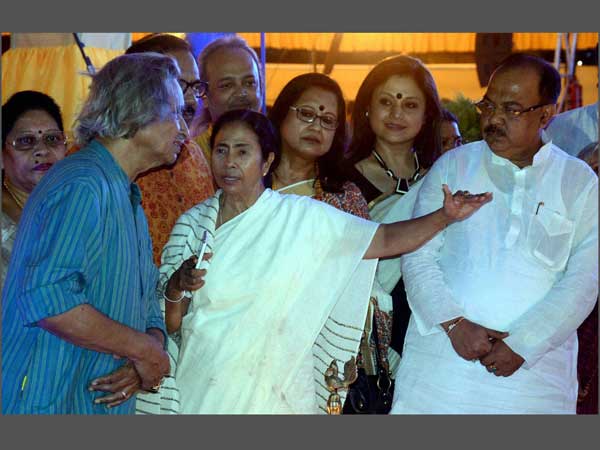 ছোটো প্রশাসনের লক্ষ্যে বড়ো পদক্ষেপ মমতার, ২১টি দফতর মিশিয়ে হচ্ছে ১০টি দফতর ছোটো প্রশাসনের লক্ষ্যে বড়ো পদক্ষেপ মমতার, ২১টি দফতর মিশিয়ে হচ্ছে ১০টি দফতর