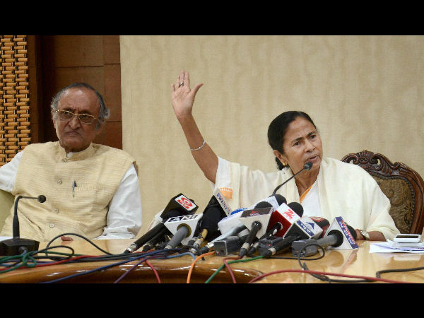 বিশ্ব বঙ্গ সম্মেলনে কেন্দ্রকে আমন্ত্রণই নয়, বিনিয়োগে নেতিবাচক প্রভাব পড়বে, আশঙ্কা সরকারি আমলাদের বিশ্ব বঙ্গ সম্মেলনে কেন্দ্রকে আমন্ত্রণই নয়, বিনিয়োগে নেতিবাচক প্রভাব পড়বে, আশঙ্কা সরকারি আমলাদের
