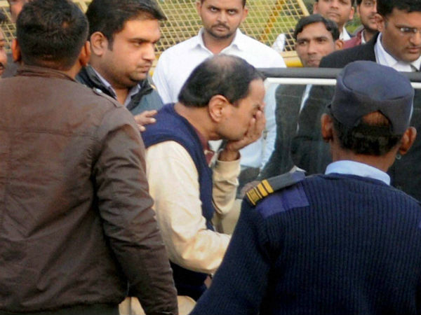 কালো টাকা সাদা কাণ্ডে পরশমল লোধার কলকাতার বাড়ি ও অফিসে হানা ইডি-র কালো টাকা সাদা কাণ্ডে পরশমল লোধার কলকাতার বাড়ি ও অফিসে হানা ইডি-র