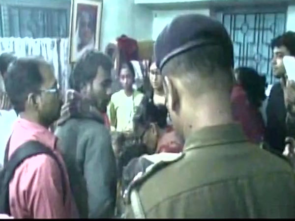 বিজেপি নেতার বাড়িতে তৃণমূলের হামলা