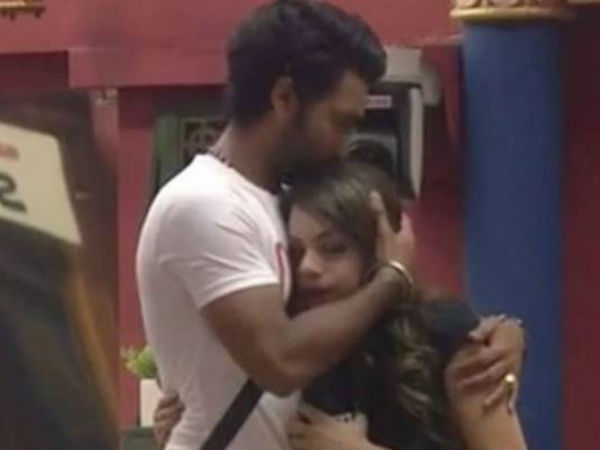 নীতিভার মতো 'পুত্রবধূ' চায় না বিগ বস চ্যাম্পিয়ন মনবীরের পরিবার! নীতিভার মতো 'পুত্রবধূ' চায় না বিগ বস চ্যাম্পিয়ন মনবীরের পরিবার!