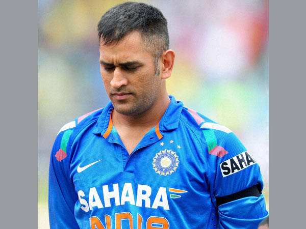 ধোনি অধিনায়কত্ব ছাড়েননি, ওঁকে ছাড়তে বাধ্য করা হয়েছিল! ধোনি অধিনায়কত্ব ছাড়েননি, ওঁকে ছাড়তে বাধ্য করা হয়েছিল!