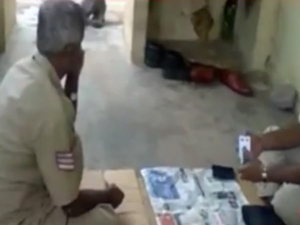পুলিশের পোশাকে গুলি চালিয়েছে বহিরাগত দুষ্কৃতীরাই! উদ্ধার পুলিশের উর্দি পুলিশের পোশাকে গুলি চালিয়েছে বহিরাগত দুষ্কৃতীরাই! উদ্ধার পুলিশের উর্দি