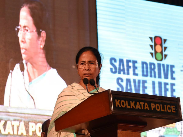 'সেফ ড্রাইভ সেভ লাইফ' : কলকাতায় কমল পথ দুর্ঘটনার সংখ্যা 'সেফ ড্রাইভ সেভ লাইফ' : কলকাতায় কমল পথ দুর্ঘটনার সংখ্যা