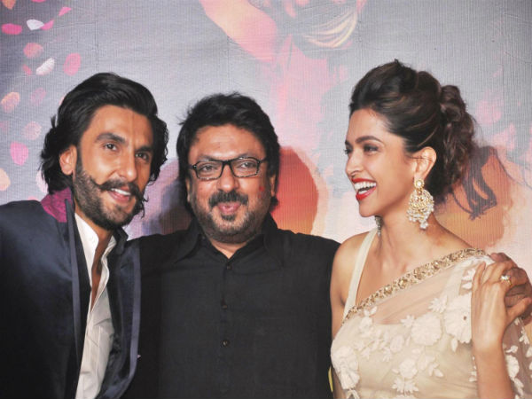 জয়পুরে 'পদ্মাবতী'-র সেটে হামলা, মারধর পরিচালক সঞ্জয় লীলা বনশালীকে জয়পুরে 'পদ্মাবতী'-র সেটে হামলা, মারধর পরিচালক সঞ্জয় লীলা বনশালীকে
