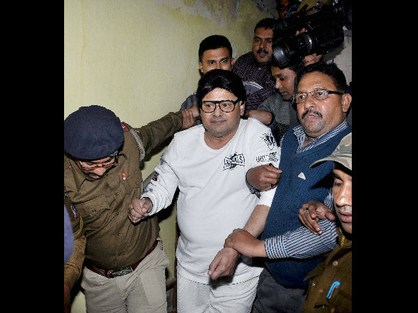 ‘স্পিকটি নট’ তাপস আজ আদালতে কী বোমা ফাটান সেদিকেই নজর ওয়াকিবহাল মহলের ‘স্পিকটি নট’ তাপস আজ আদালতে কী বোমা ফাটান সেদিকেই নজর ওয়াকিবহাল মহলের