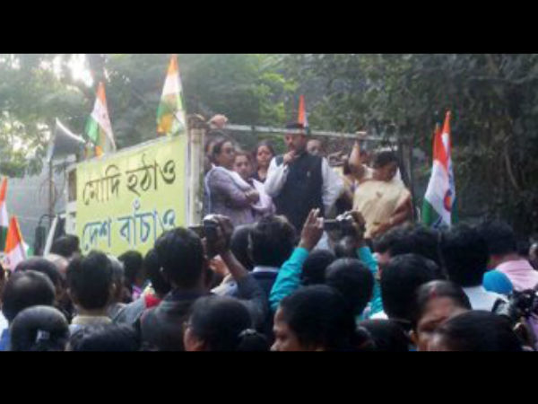 সুদীপকে গ্রেফতার : কলকাতায় সিবিআই দফতরে অবস্থান বিক্ষোভে তৃণমূল সুদীপকে গ্রেফতার : কলকাতায় সিবিআই দফতরে অবস্থান বিক্ষোভে তৃণমূল
