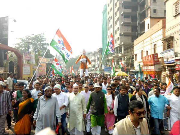 সুদীপ বন্দ্যোপাধ্যায়ের গ্রেফতারের প্রতিবাদে তৃণমূলের বিক্ষোভ মিছিলে উত্তাল রাজ্য সুদীপ বন্দ্যোপাধ্যায়ের গ্রেফতারের প্রতিবাদে তৃণমূলের বিক্ষোভ মিছিলে উত্তাল রাজ্য