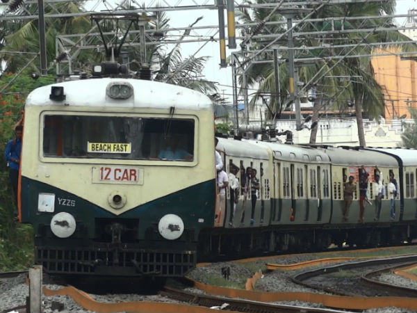 এক জায়গায় দুটি স্টেশন