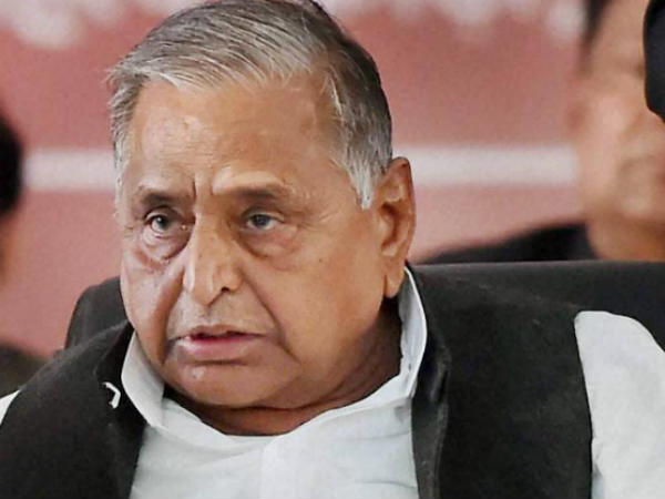 পার্টির প্রতিষ্ঠাতা তথা প্রাক্তন মুখ্যমন্ত্রী মুলায়াম সিং যাদব এখনও বেঁচে
