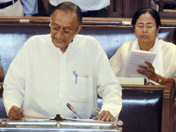 রাজ্য বাজেট পেশের আগে কেন্দ্রের নোট বাতিল সিদ্ধান্তের প্রতিবাদ বিধানসভায় রাজ্য বাজেট পেশের আগে কেন্দ্রের নোট বাতিল সিদ্ধান্তের প্রতিবাদ বিধানসভায়