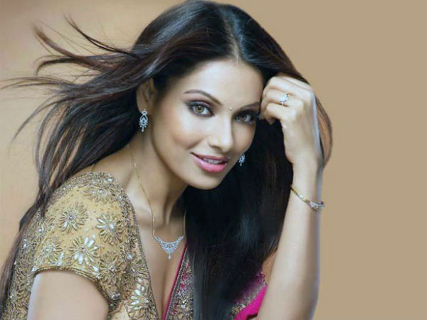 ভূতের ছবিতে অভিনয় করে বিরক্ত বিপাশা! ভূতের ছবিতে অভিনয় করে বিরক্ত বিপাশা!