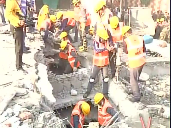 কানপুরে বাড়ি ধসে দুর্ঘটনা, মৃত ৫, ১২ ঘণ্টা বাদে জীবিত অবস্থায় উদ্ধার শিশু কানপুরে বাড়ি ধসে দুর্ঘটনা, মৃত ৫, ১২ ঘণ্টা বাদে জীবিত অবস্থায় উদ্ধার শিশু