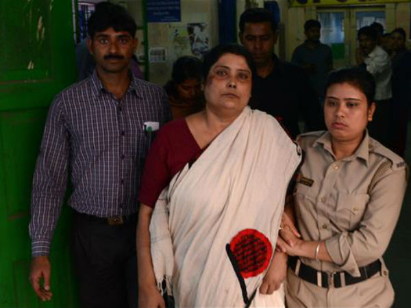 ‘আমি নিরাপরাধ, আসল অপরাধী জুহিরাই’, শিশুপাচারকাণ্ডে বোমা ফাটালেন চন্দনা চক্রবর্তী ‘আমি নিরাপরাধ, আসল অপরাধী জুহিরাই’, শিশুপাচারকাণ্ডে বোমা ফাটালেন চন্দনা চক্রবর্তী
