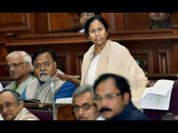 জনমুখী বাজেটে অর্থমন্ত্রীকে ধন্যবাদ দিয়ে সিপিএম-বিজেপিকে তুলোধনা মমতার জনমুখী বাজেটে অর্থমন্ত্রীকে ধন্যবাদ দিয়ে সিপিএম-বিজেপিকে তুলোধনা মমতার