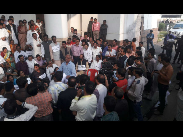 ধাপ্পাবাজির বাজেট বললেন সুজন, প্রতীকী অধিবেশনে মক বাজেটে প্রতিবাদ বিরোধীদের ধাপ্পাবাজির বাজেট বললেন সুজন, প্রতীকী অধিবেশনে মক বাজেটে প্রতিবাদ বিরোধীদের