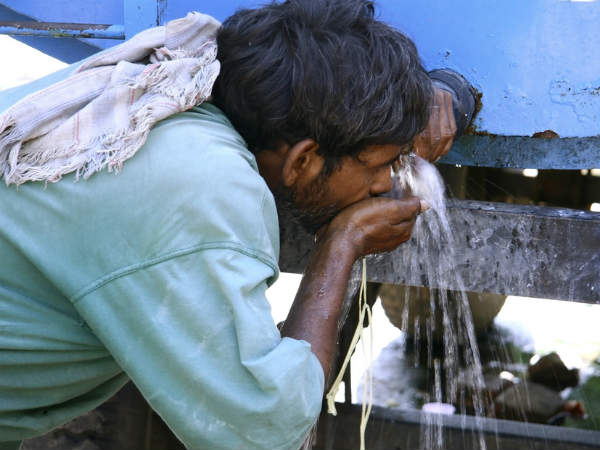 কোটি কোটি মানুষ দূষিত জল পান করে
