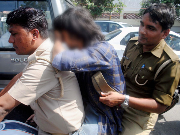 গুজরাতে প্রথম দেখা যায় 'অ্যান্টি রোমিও স্কোয়াড'