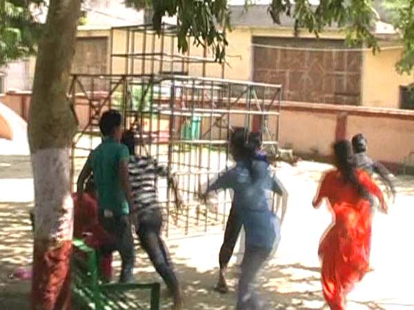 'রোমিও' নয় 'জুলিয়েট'দেরও ধরপাকড় চলেছে