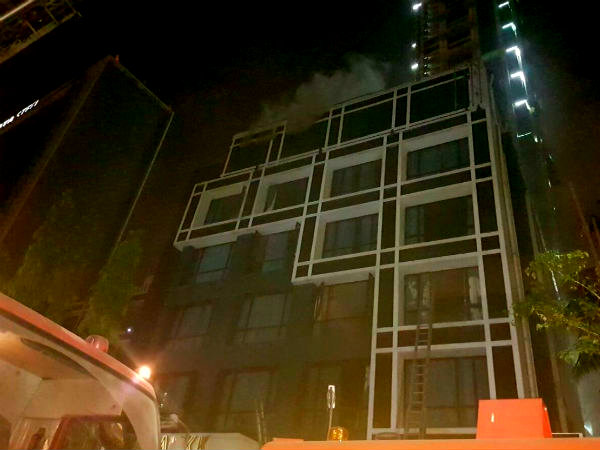 কলকাতার হোটেলে ভয়াবহ আগুন, পুড়ে মৃত ২ আবাসিক কলকাতার হোটেলে ভয়াবহ আগুন, পুড়ে মৃত ২ আবাসিক