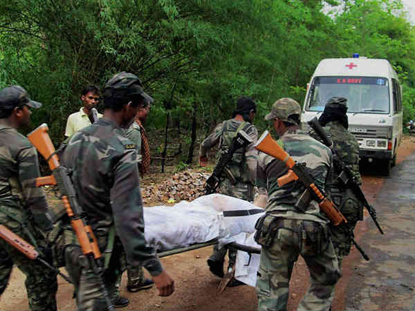 ৩০০ মাওসেনার বিরুদ্ধে লড়াই