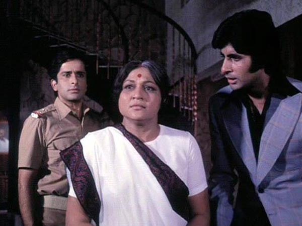 দিওয়ার সিনেমার এই বিখ্যাত দৃশ্যের পোস্টার দেখে হাসলেন মোদী দিওয়ার সিনেমার এই বিখ্যাত দৃশ্যের পোস্টার দেখে হাসলেন মোদী