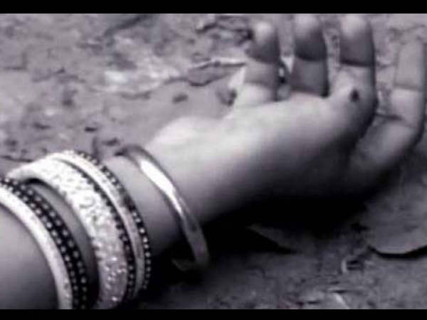 শ্বশুরবাড়িতে রহস্য মৃত্যু গৃহবধূর, বাথরুম থেকে উদ্ধার, উত্তেজনা বাগুইআটিতে শ্বশুরবাড়িতে রহস্য মৃত্যু গৃহবধূর, বাথরুম থেকে উদ্ধার, উত্তেজনা বাগুইআটিতে