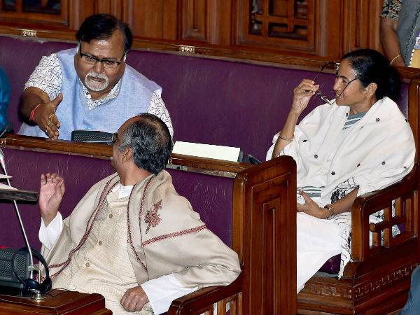 বৈশাখেই মমতার মন্ত্রিসভায় চন্দ্রিমা, সাংগঠনিক রদবদলও বৈশাখেই মমতার মন্ত্রিসভায় চন্দ্রিমা, সাংগঠনিক রদবদলও