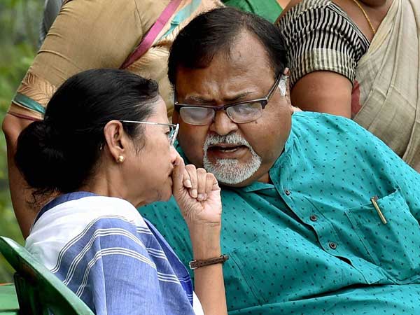 স্বল্প সঞ্চয়ে সুদ কমায় কেন্দ্রের বিরুদ্ধে আন্দোলনে তৃণমূল স্বল্প সঞ্চয়ে সুদ কমায় কেন্দ্রের বিরুদ্ধে আন্দোলনে তৃণমূল