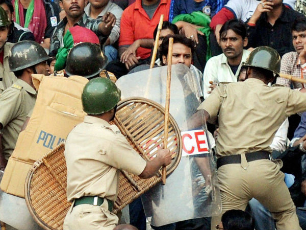 হনুমান জয়ন্তীতেও মিছিল সংঘের, পুলিশের সঙ্গে খণ্ডযুদ্ধ হনুমান জয়ন্তীতেও মিছিল সংঘের, পুলিশের সঙ্গে খণ্ডযুদ্ধ