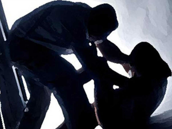 পার্ক সার্কাসে ছাত্রীর শ্লীলতাহানিতে গ্রেফতার নাবালক-সহ ২, কড়েয়ায় আক্রান্ত প্রতিবাদী পার্ক সার্কাসে ছাত্রীর শ্লীলতাহানিতে গ্রেফতার নাবালক-সহ ২, কড়েয়ায় আক্রান্ত প্রতিবাদী
