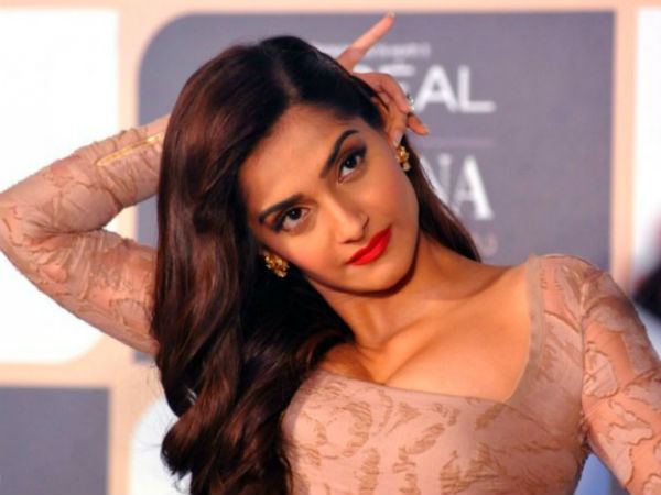 ফের সোস্যাল মিডিয়ায় ভয়াবহ 'TROLL'-এর শিকার সোনম কাপুর, এবারের বিষয় জাতীয় সঙ্গীত ফের সোস্যাল মিডিয়ায় ভয়াবহ 'TROLL'-এর শিকার সোনম কাপুর, এবারের বিষয় জাতীয় সঙ্গীত