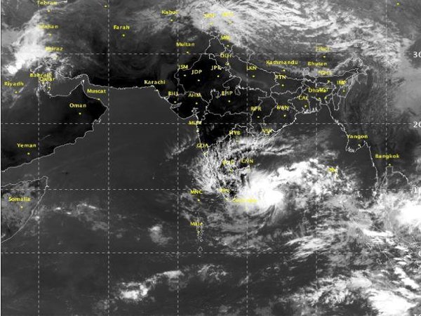 তীব্র দাবদাহে শান্তির বারি আনবে আন্দামান সাগরের ঘূর্ণাবর্ত! তীব্র দাবদাহে শান্তির বারি আনবে আন্দামান সাগরের ঘূর্ণাবর্ত!