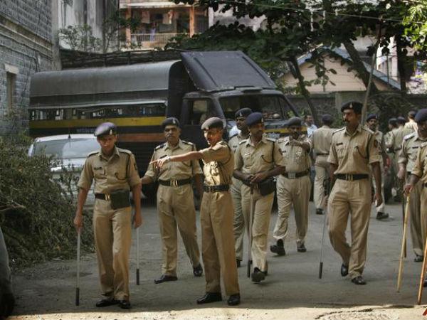 হাইজ্যাক হওয়া ভোজ্য তেলের ট্যাঙ্কার উদ্ধারে গিয়ে চক্ষু চড়কগাছ তদন্তকারীদের হাইজ্যাক হওয়া ভোজ্য তেলের ট্যাঙ্কার উদ্ধারে গিয়ে চক্ষু চড়কগাছ তদন্তকারীদের