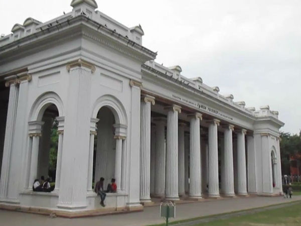 প্রিন্সেপ ঘাটে তাণ্ডব, মদ্যপ যুবক-যুবতীর হাতে আক্রান্ত খোদ পুলিশই! প্রিন্সেপ ঘাটে তাণ্ডব, মদ্যপ যুবক-যুবতীর হাতে আক্রান্ত খোদ পুলিশই!