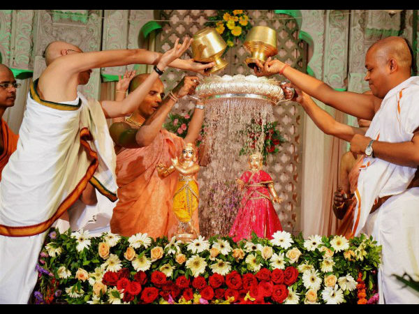 এখানে 'পুরোহিত' হওয়ার প্রশিক্ষণ দিচ্ছে রাজ্যসরকার, থাকছে বিদেশে 'প্লেসমেন্ট'-এর সুযোগ! এখানে 'পুরোহিত' হওয়ার প্রশিক্ষণ দিচ্ছে রাজ্যসরকার, থাকছে বিদেশে 'প্লেসমেন্ট'-এর সুযোগ!