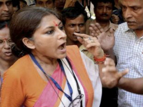 মেজাজ হারালেন ‘দ্রৌপদী’, আঙুল উঁচিয়ে তাড়া পুলিশকে মেজাজ হারালেন ‘দ্রৌপদী’, আঙুল উঁচিয়ে তাড়া পুলিশকে
